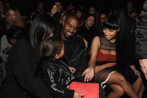 Nicki Minaj salió al rescate, pero la bebé no parece impresionada en conocerla.