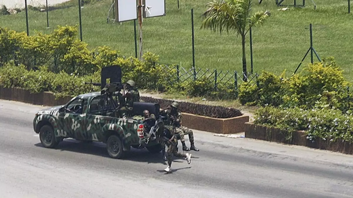 soldados leales a Gbagbo patrullan Abidjan