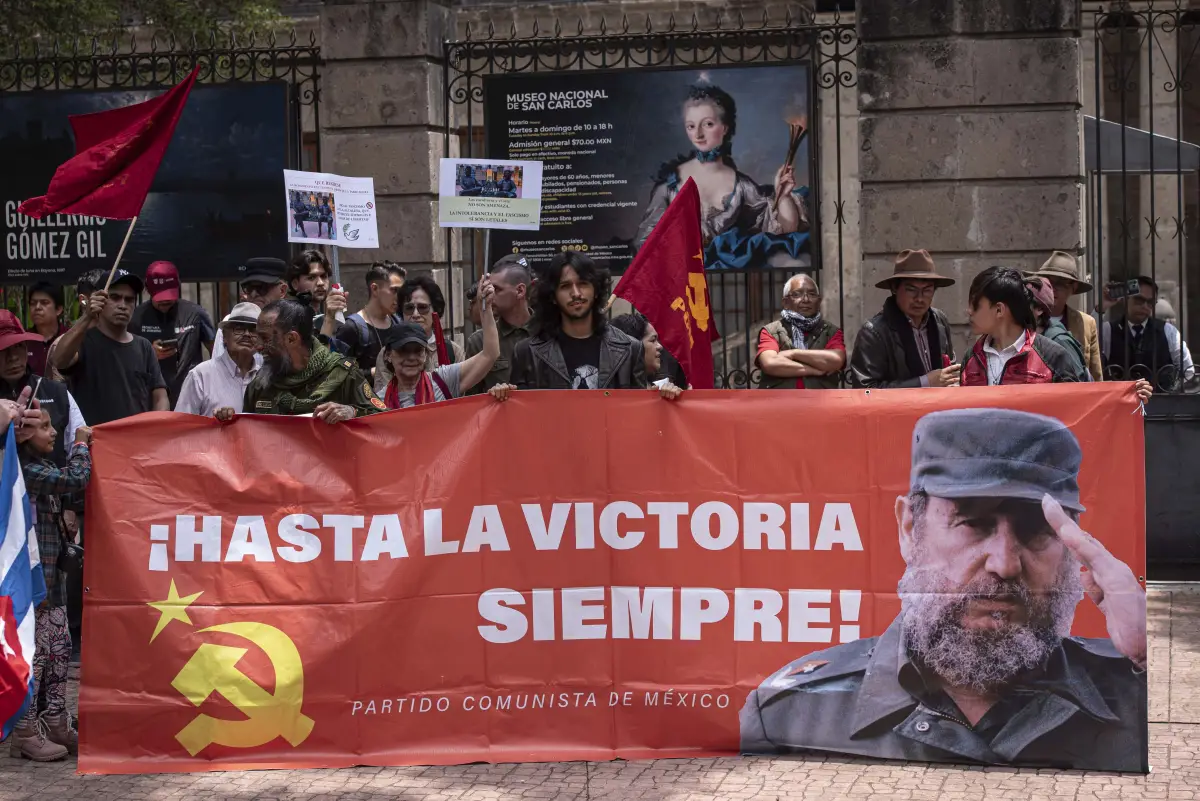 Protestan por Estatua del Che y FIdel