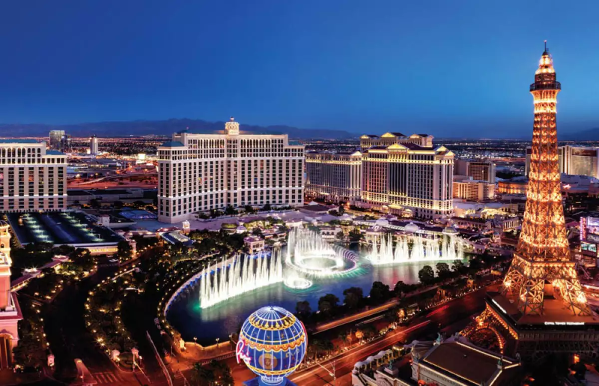 UNA EXPERIENCIA DE ALTURA EN LA TORRE EIFFEL DE LAS VEGAS