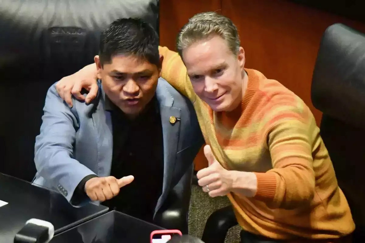 Erasmo Catarino rinde protesta como senador; en 2005 ganó La Academia