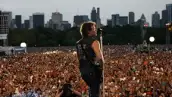El mercado bursátil está estancado, las fábricas están cerrando y el vecino está perdiendo su casa. Este es el momento perfecto para ir a un concierto.