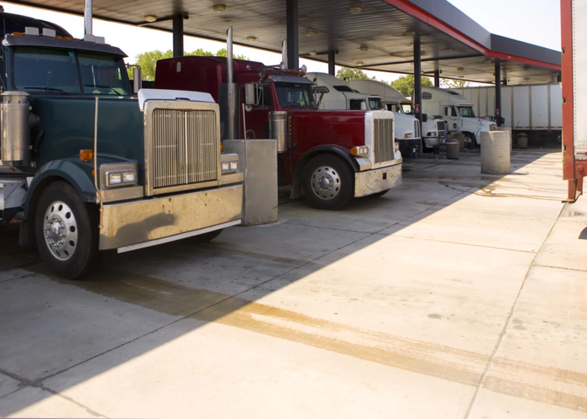 Camiones formados para cargar combustible