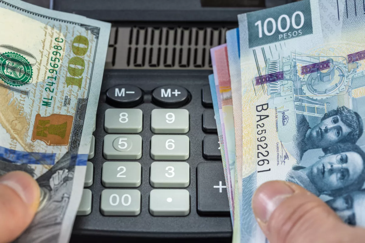 Peso se aprecia pero sigue aversión al riesgo sobre México