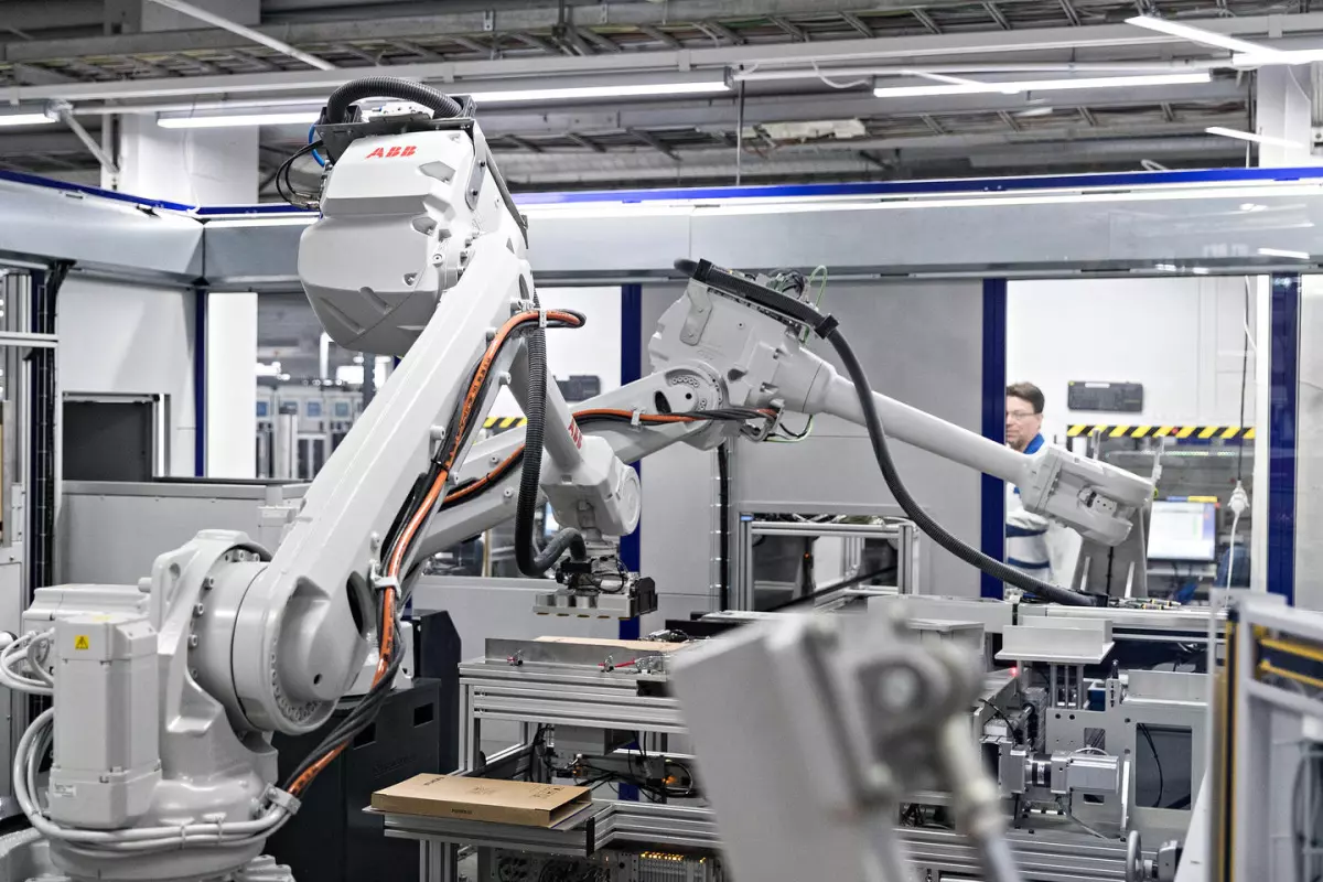 La planta de Nokia en Oulu produce diariamente unas 1,000 estaciones base 4G y 5G. 