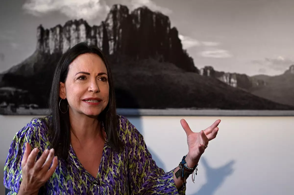 La líder de la oposición venezolana María Corina Machado habla durante una entrevista con Reuters, en Caracas, Venezuela, el 9 de febrero de 2024.