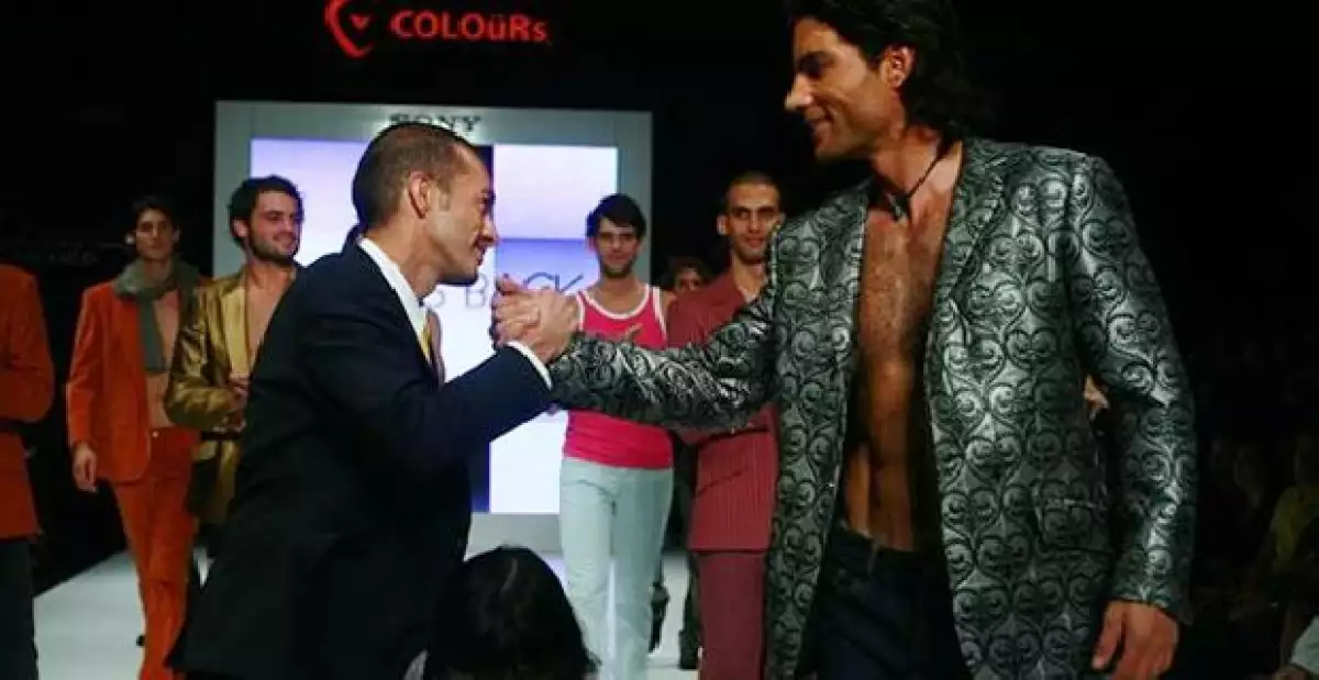 El creador de Love is Back, Paco Arce, es un diseñador, mercadólogo y artista plástico con estudios multidisciplinarios en Asia, Europa y Norte América.