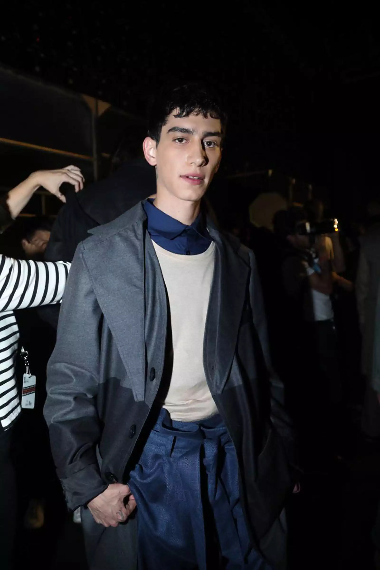 Boyfriends-Shirt-MBFWMx-Grey-Trenchcoat-Backstage