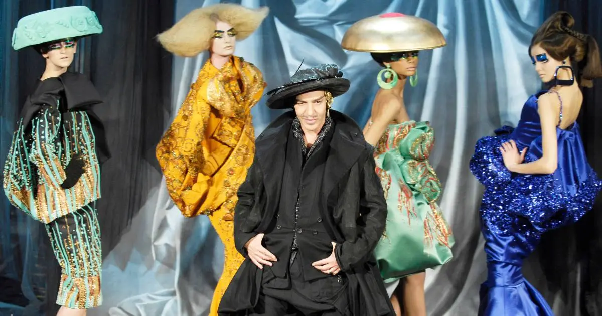 La polémica que llevó a John Galliano a renunciar al homenaje que le harían en la próxima Met Gala