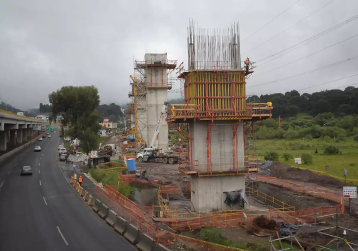 tren-interurbano-construccion