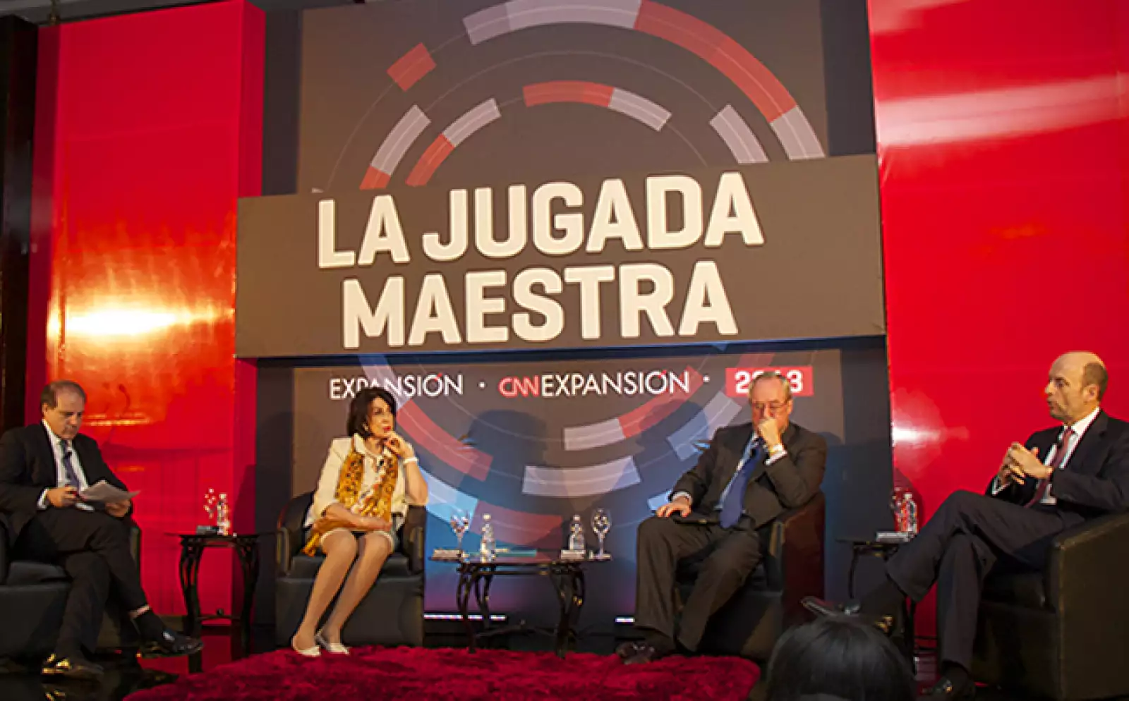 Previo al anuncio del ganador, se realizó una mesa de diálogo en la que se discutió el tema de la competitividad en México. Alberto Bello, director editorial de Grupo Expansión dirigió el panel integrado por personalidades de la Secretaría de Economía, el