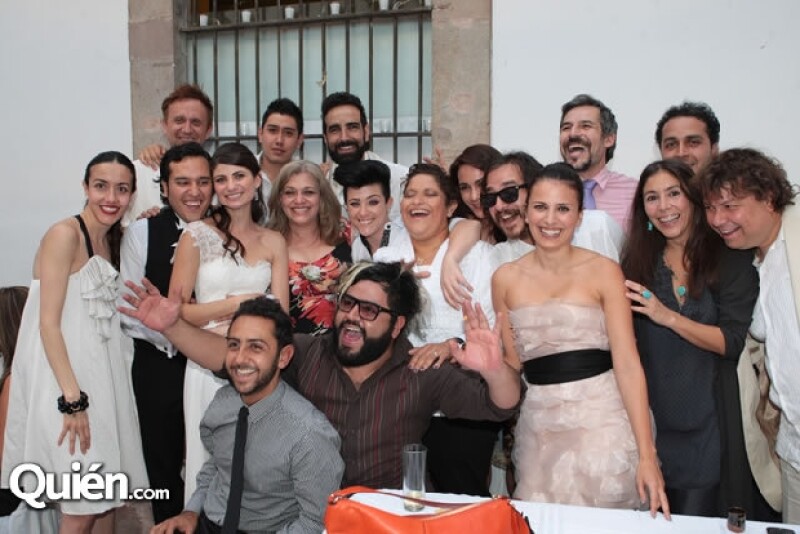 Amigos de la pareja.