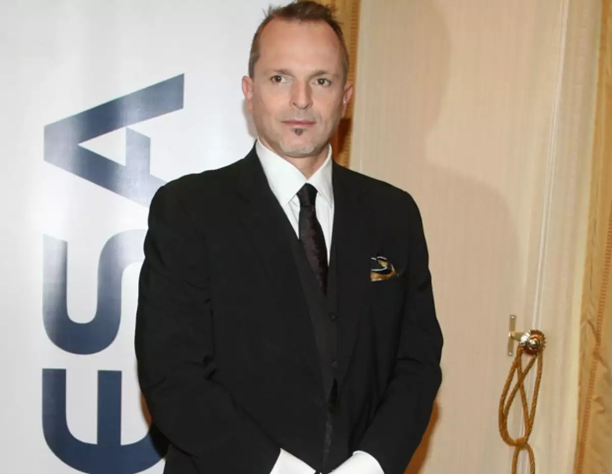 Un diario nacional ha confirmado que el intérprete español será parte del grupo de coaches de la segunda temporada de este reality show producido por Televisa.