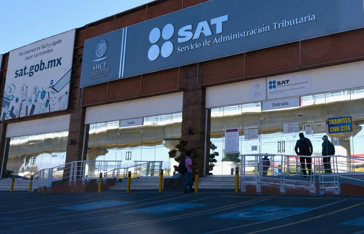 (Fachada de las oficinas del SAT)