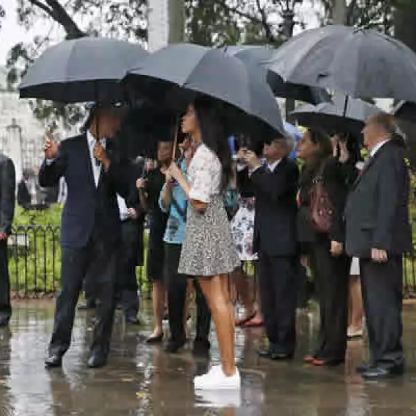 La lluvia incesante no impidió el recorrido por la parte más antigua de la capital, la Plaza de Armas.