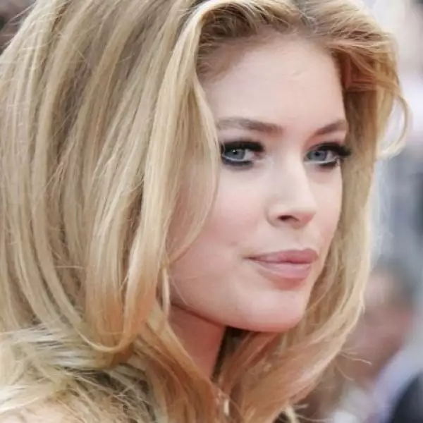 BELLEZA HOLANDEZA. Doutzen Kroes engalanó la alfombra de Cannes, aunque no se puede decir abiertamente que fue la triunfadora. Caminó junto a Evangeline Lilly.