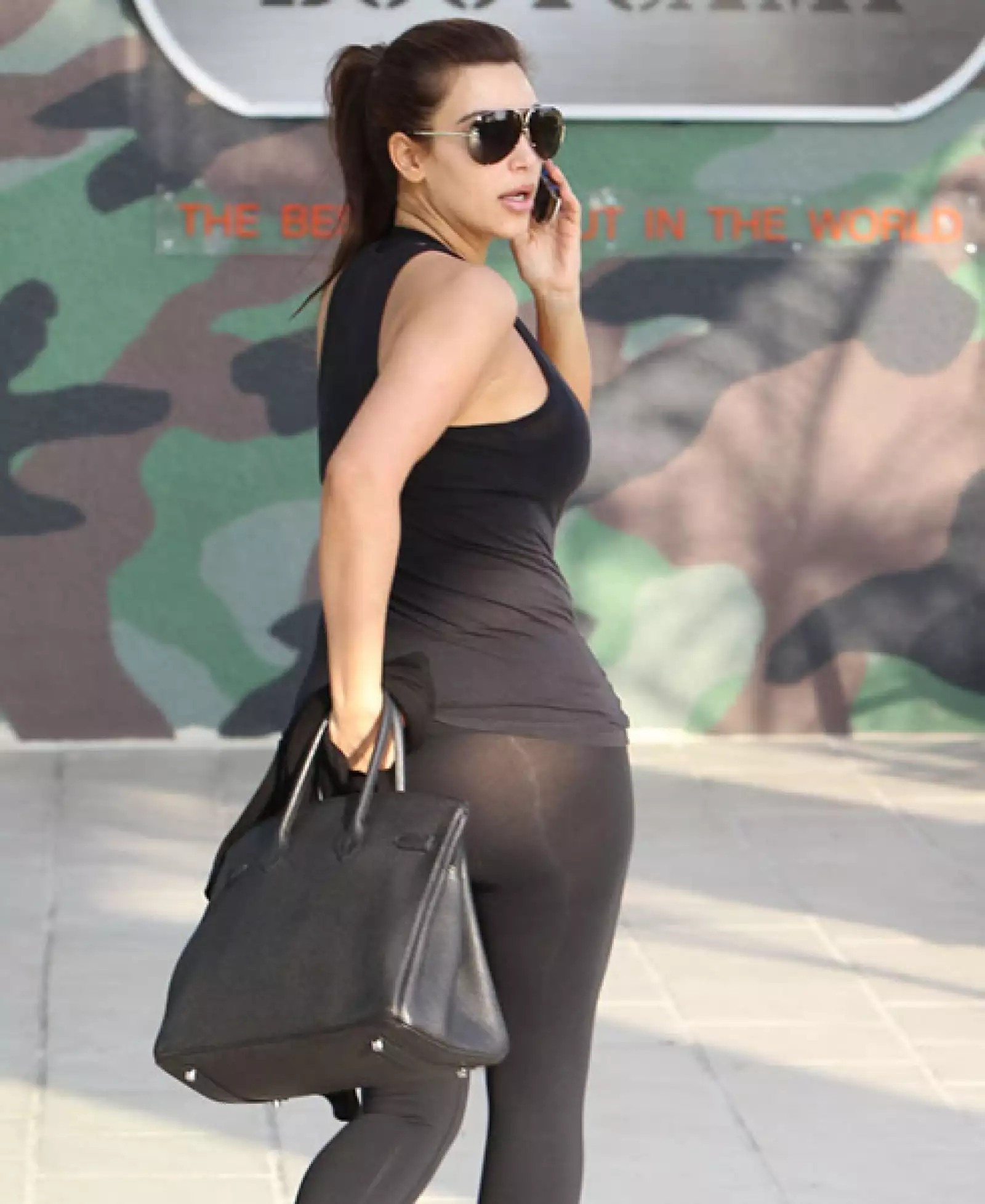 Kim Kardashian tal vez no lo hizo apropósito, pero lo cierto es que dejó ver más de la cuenta con su ropa deportiva.