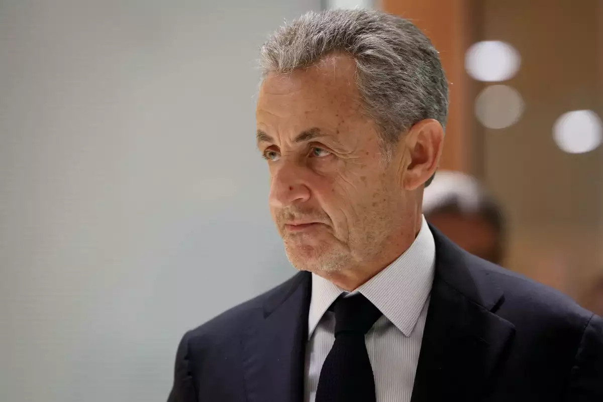 Expresidente francés Nicolas Sarkozy es condenado a 5 años de cárcel