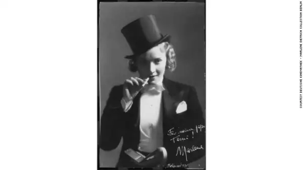 Marlene Dietrich en una foto promocional de 'Marruecos' (1930)