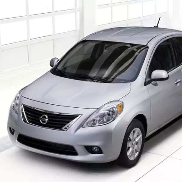 Con dos versiones, Sense y Advance, el nuevo Nissan Versa se convierte en un modelo adicional que complementa el portafolio de productos de la marca en el segmento de los compactos, ubicado entre los modelos Tiida y Sentra.