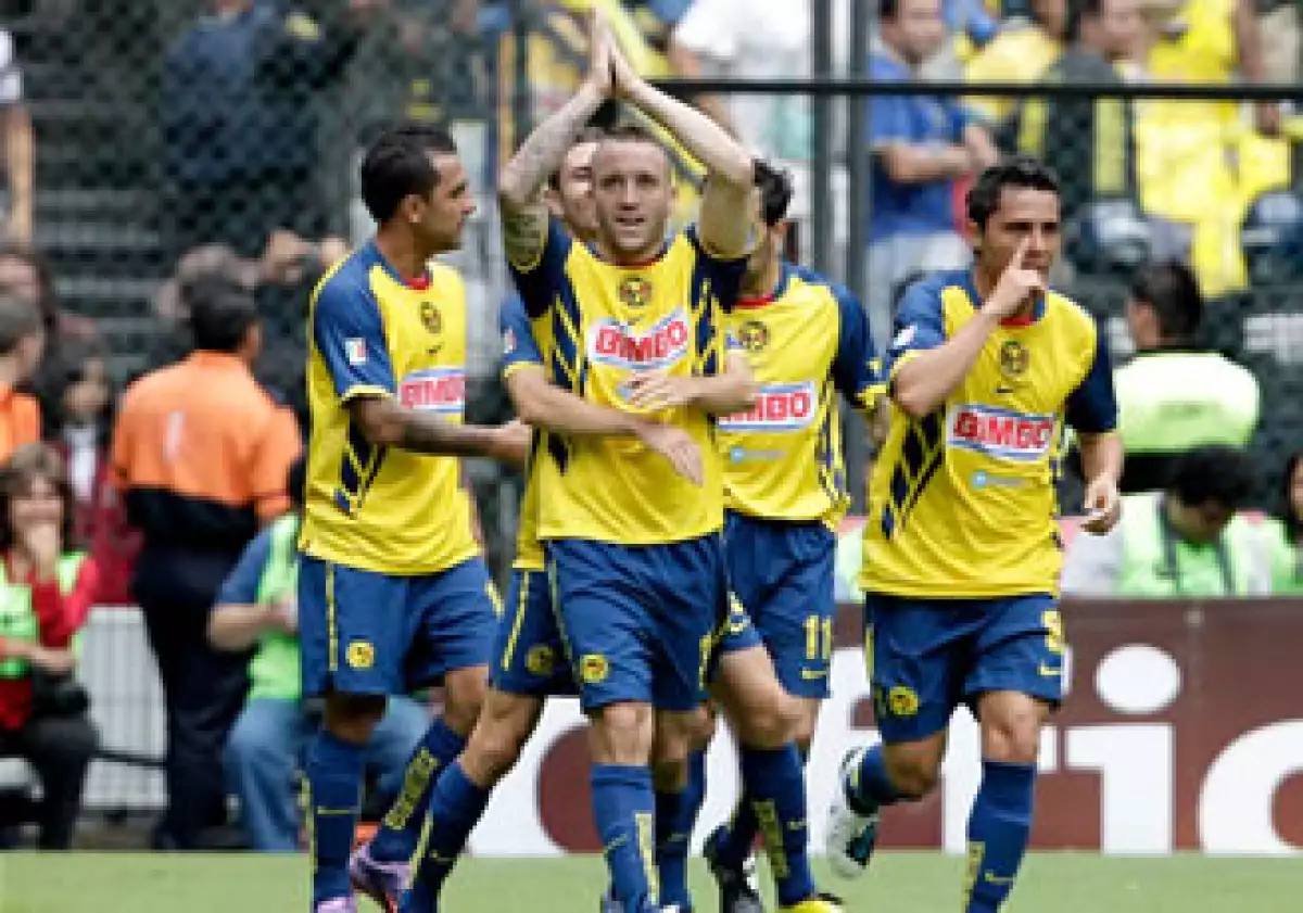 Sin importar que Vuoso, el ‘Rolfi’ o ‘Memo’ Ochoa jueguen bien, el América ganará económicamente con el Clásico del domingo. (Foto: Reuters)