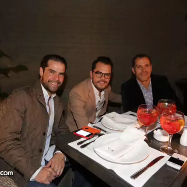 Fernando y Omar Ochoa con Alfredo Couturier