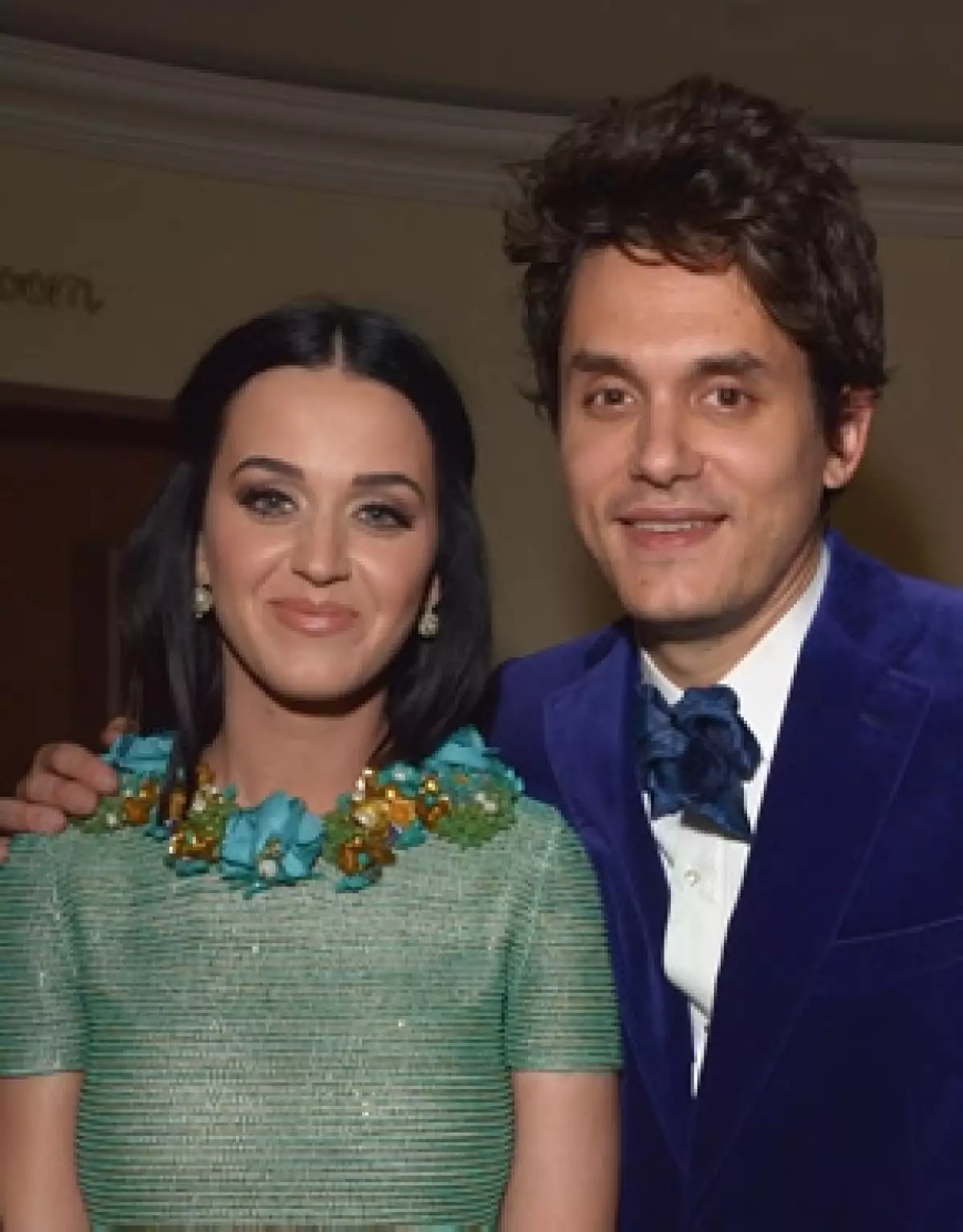 Así lo aseguran amigos cercanos de la pareja, quienes dicen que es inevitable que en cualquier momento el cantante le proponga matrimonio.