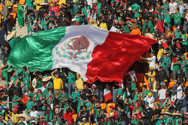 La afición mexicana en acción