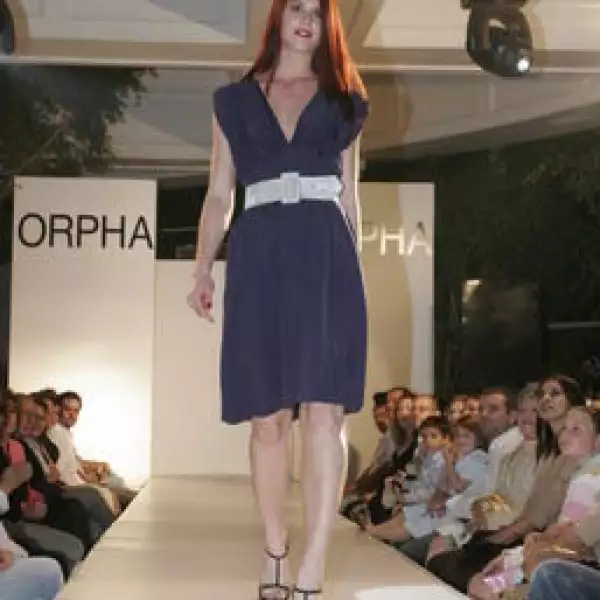 Pasarela. Orpa y Mohana