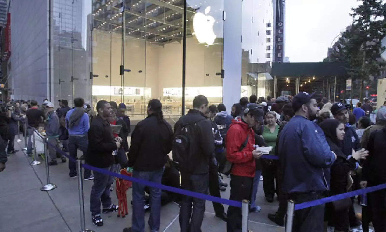 El nuevo iPhone 4S se comercializará en el país a partir del 28 de octubre.