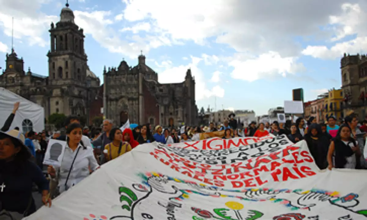 El caso de los 43 normalistas desaparecidos y la llamada 'casa blanca' detonaron las protestas sociales en México. (Foto: AFP )