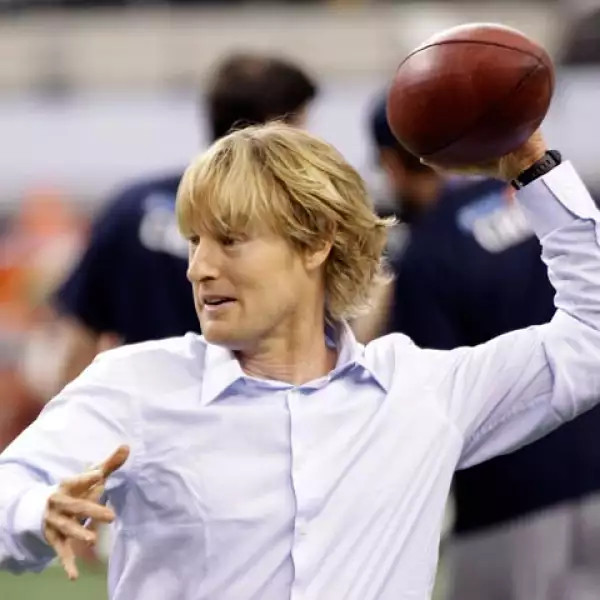 Owen Wilson aprovechó para lanzar la pelota.