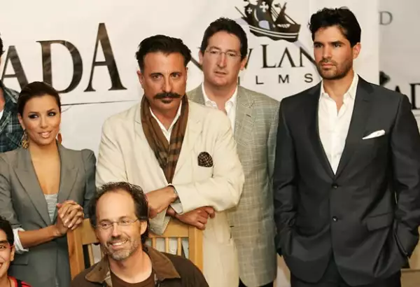 Aquí los involucrados en la producción. Eduardo Verástegui también actúa en la cinta.