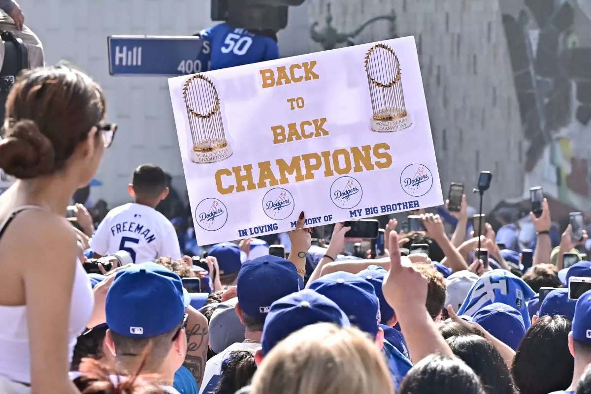Los Angeles celebra a los Dodgers, su emblemático bicampeón de la Serie Mundial 