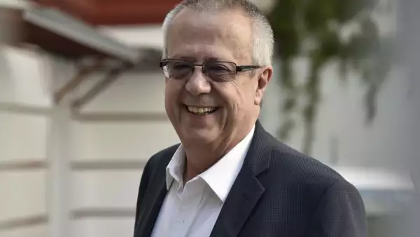 Carlos Urzúa como colaborador de AMLO