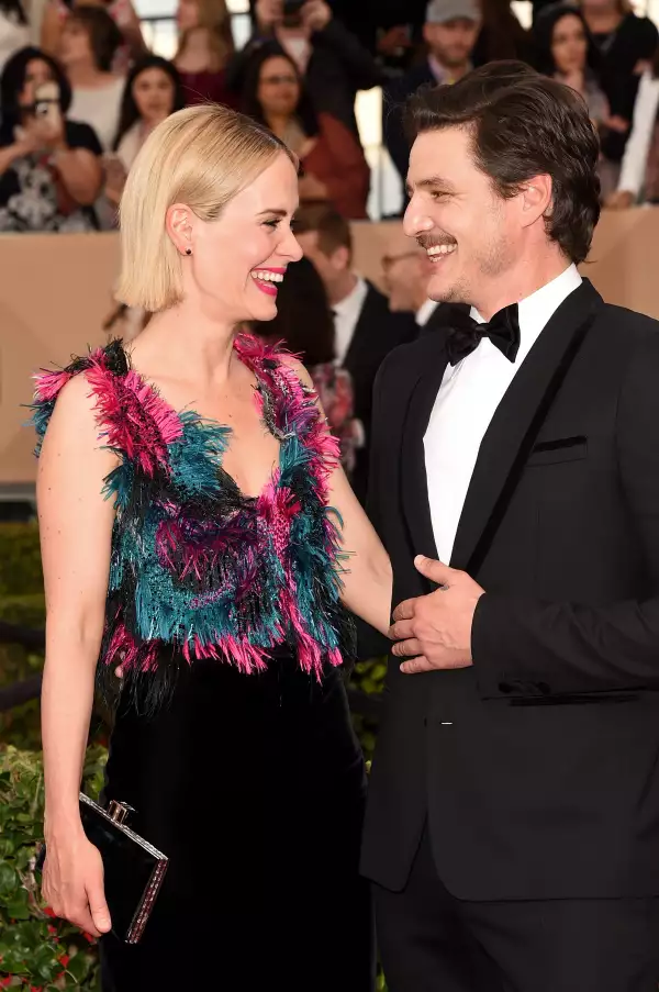 Sarah Paulson ajudou a financiar carreira de Pedro Pascal