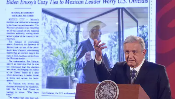 Andrés Manuel López Obrador, presidente de México, defendió a Ken Salazar, embajador de Estados Unidos en México, luego de la publicación del diario The New York Times, en donde se critica la relación entre ambos políticos.