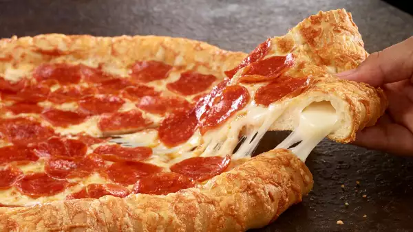 Pizza Hut can't cash in on Papa John's problems