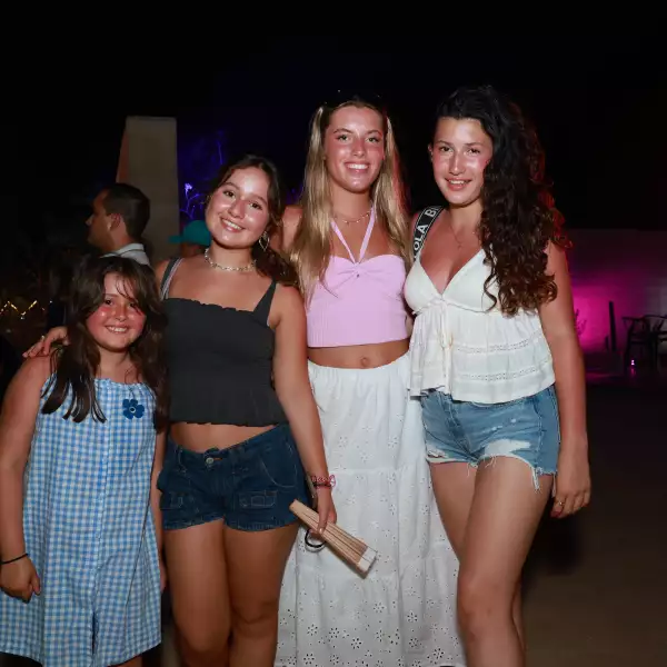 Luna y Eva Falla , Sofía Reynoso Burillo y Mariana Falla 