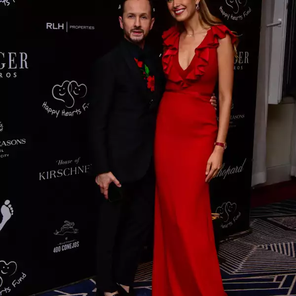 Oscar Madrazo y Petra Nemcova.jpg