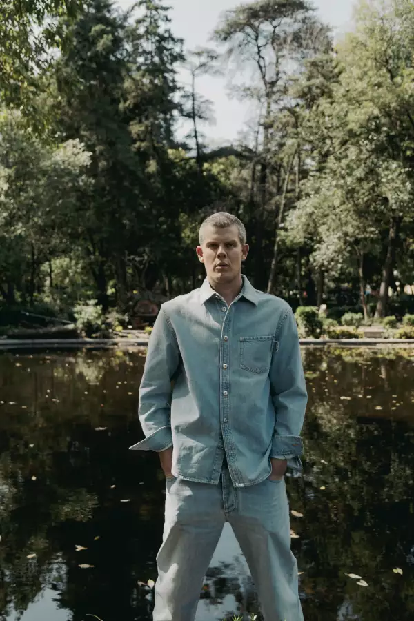 Retrato de Wes Gordon. 