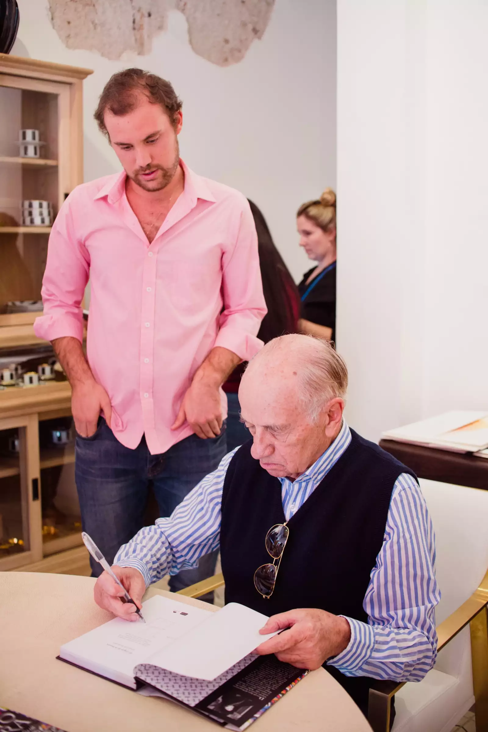 Pedro Friedeberg para una exclusiva firma de libros