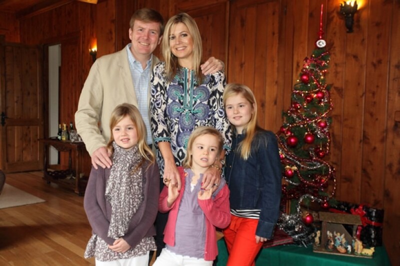 Máxima tiene una personalidad que gusta a los holandeses. Aquí con su familia completa.