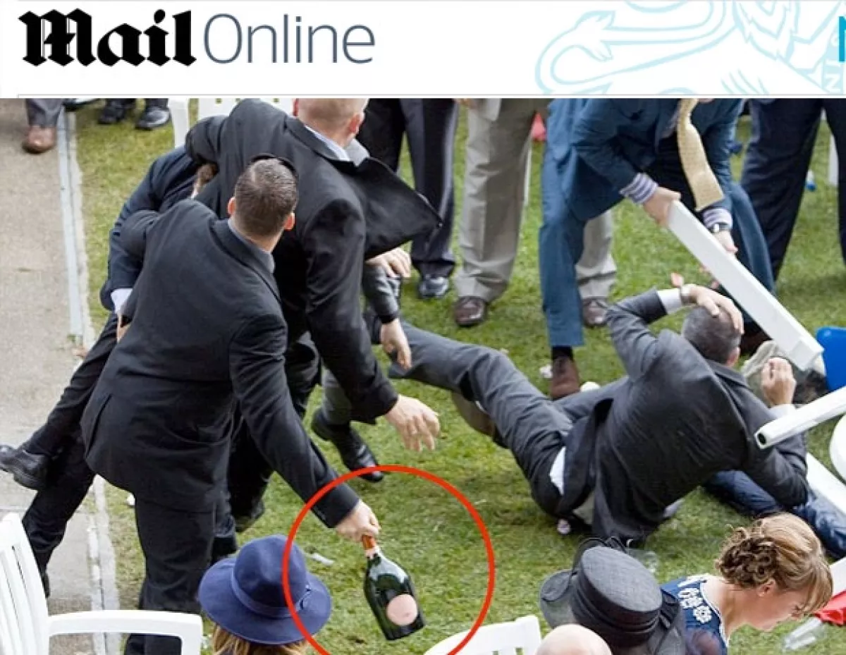 Destacados millonarios pelean durante el desarrollo del Royal Ascot en Inglaterra.