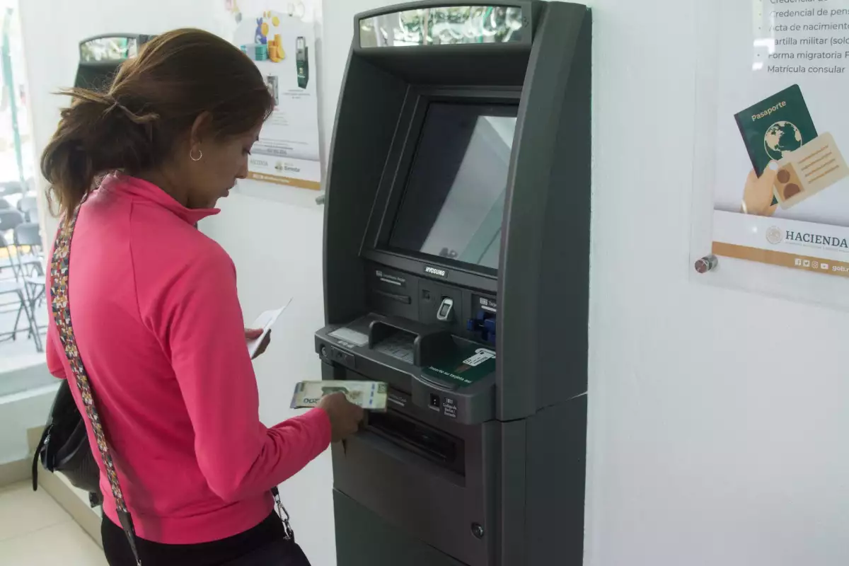 ¿Qué hago si el cajero del Bienestar me da un billete falso?