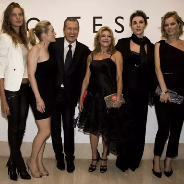 Daria Werbowy, Kate Winslet, Mario Testino, Baronesa Thyssen (Tita Cervera), Youcef Nabi, Eva Herzigova
