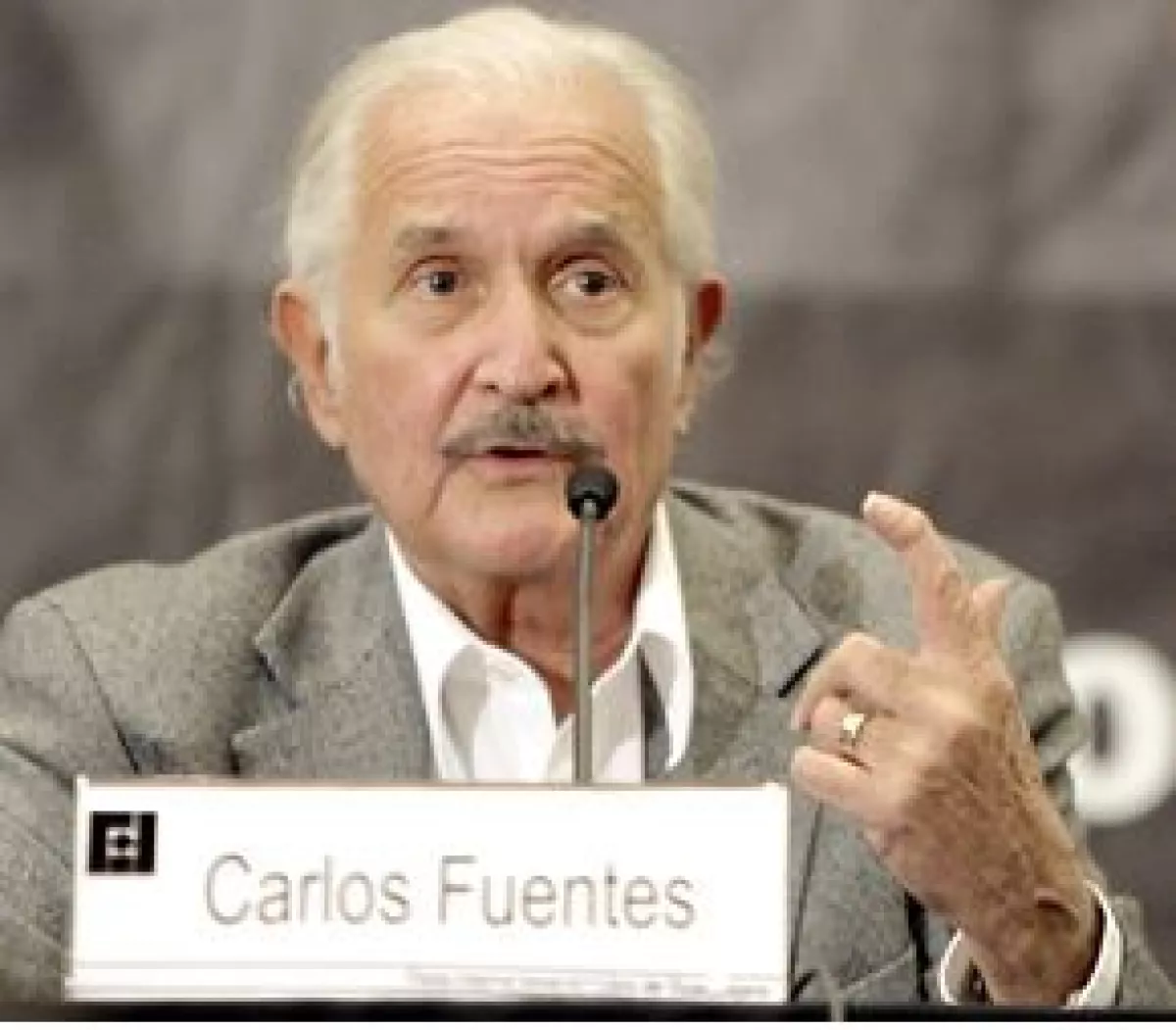 El escritor mexicano se encuentra en la FIL de Guadalajara, en este marco comentó que su obra ‘Aura’ tuvo más éxito gracias a la polémica que causó en su momento.