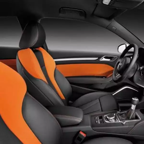 En el interior se aprecia un rediseño completo y más elegantes gracias a las incrustaciones y terminaciones en distintos materiales.