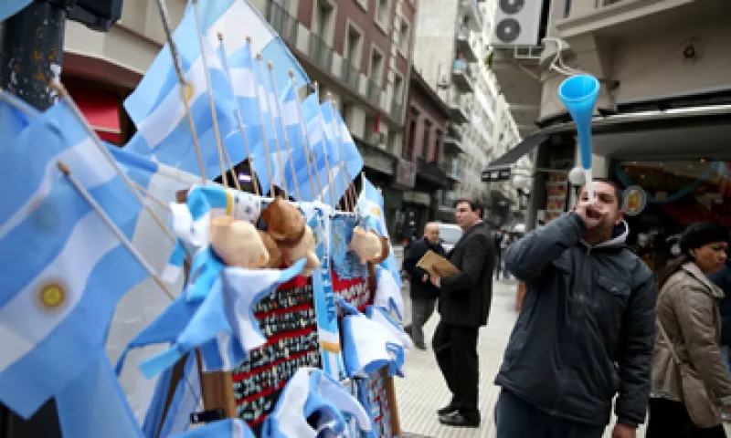 Argentina incurrió en un default en 2001 y negoció con sus acreedores para pagarles pero con quitas, según los expertos. (Foto: AFP)