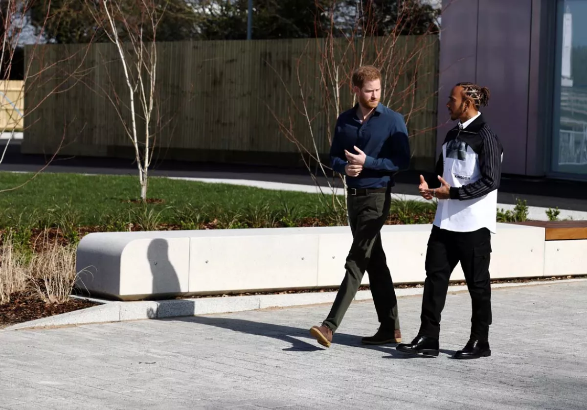 El príncipe Harry y Lewis Hamilton